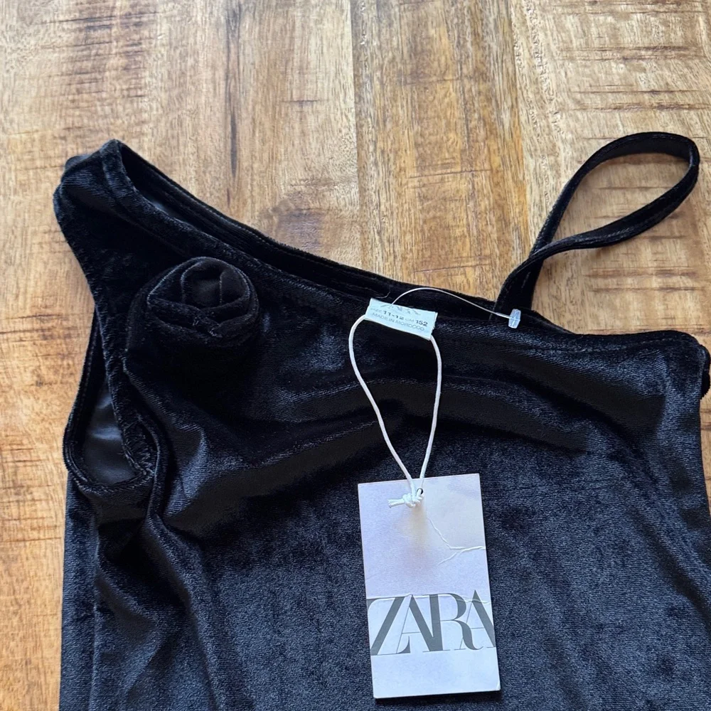 Zara Kids Black Velvet one shoulder Bodysuit with rose rosette size 11-12 NWT